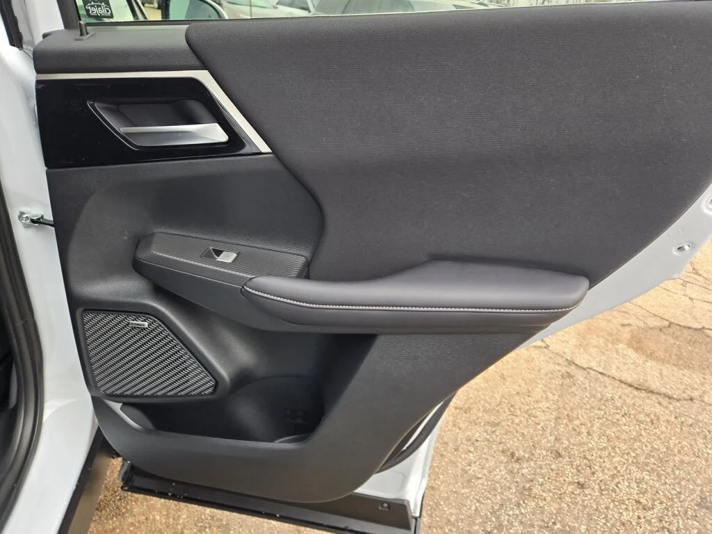New 2026 White Mitsubishi ES image 8