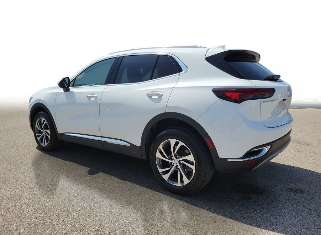 Used 2023 Summit White Buick Essence image 3