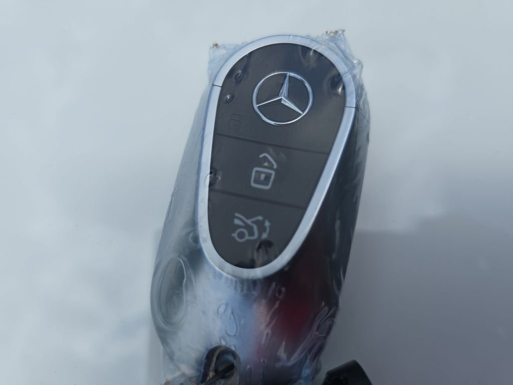 Certified Used 2026 White Mercedes-Benz GLC 300 image 38