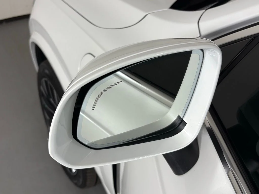 New 2026 White Volvo T8 Plus image 13
