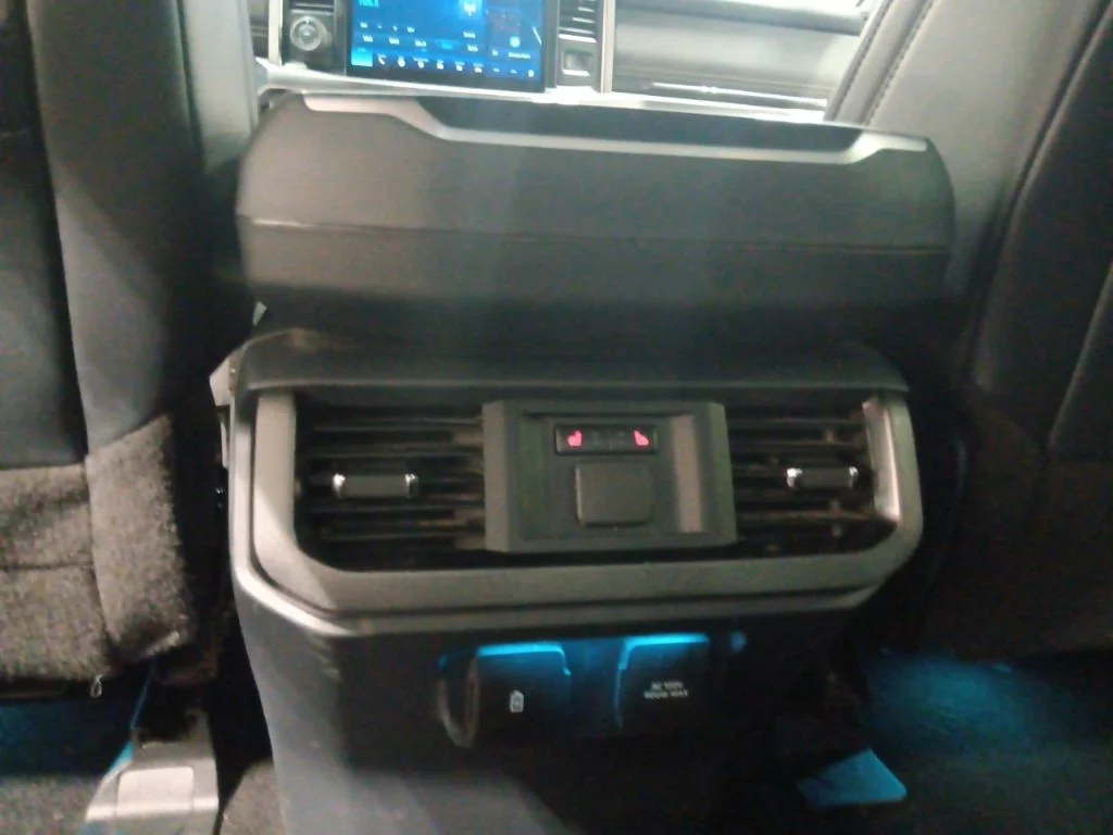 Used 2022 Star White Metallic Tri-Coat Ford Platinum image 30