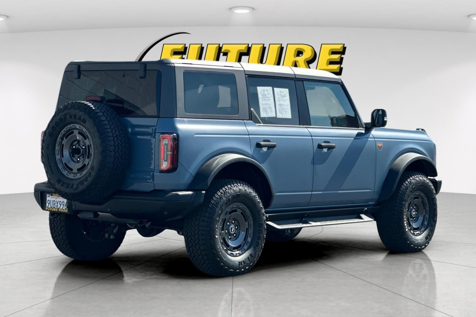 Used 2025 Gray Ford Badlands image 3