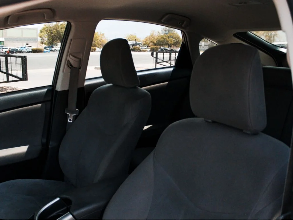 Used 2012 White Toyota One image 19
