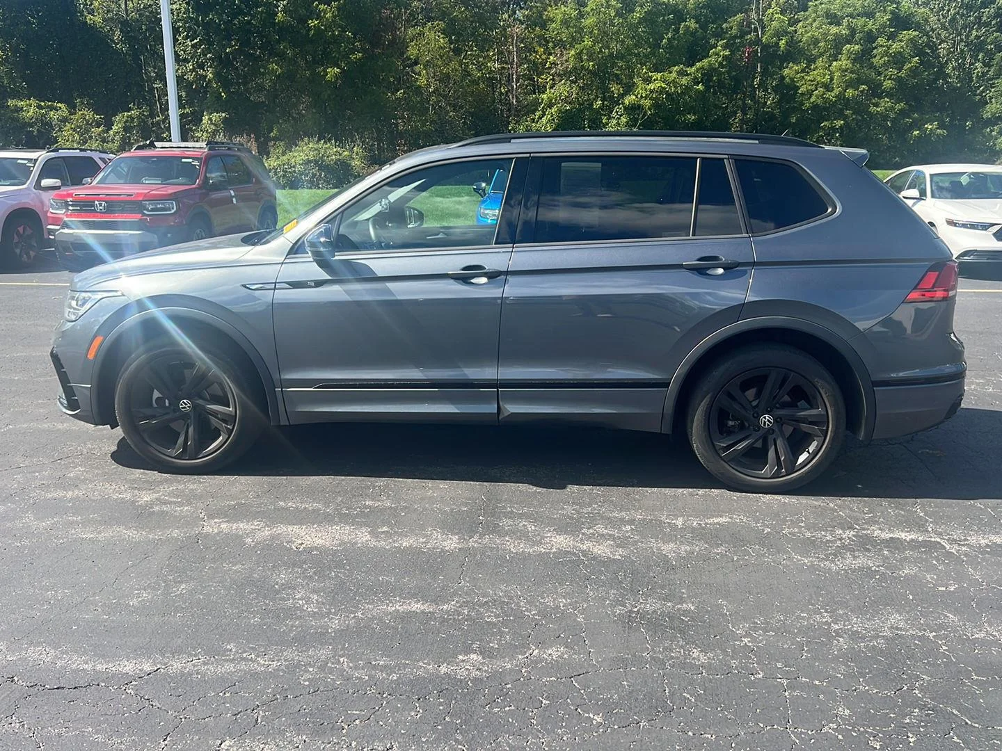Used 2024 Platinum Gray Metallic Volkswagen SE R-Line Black image 18