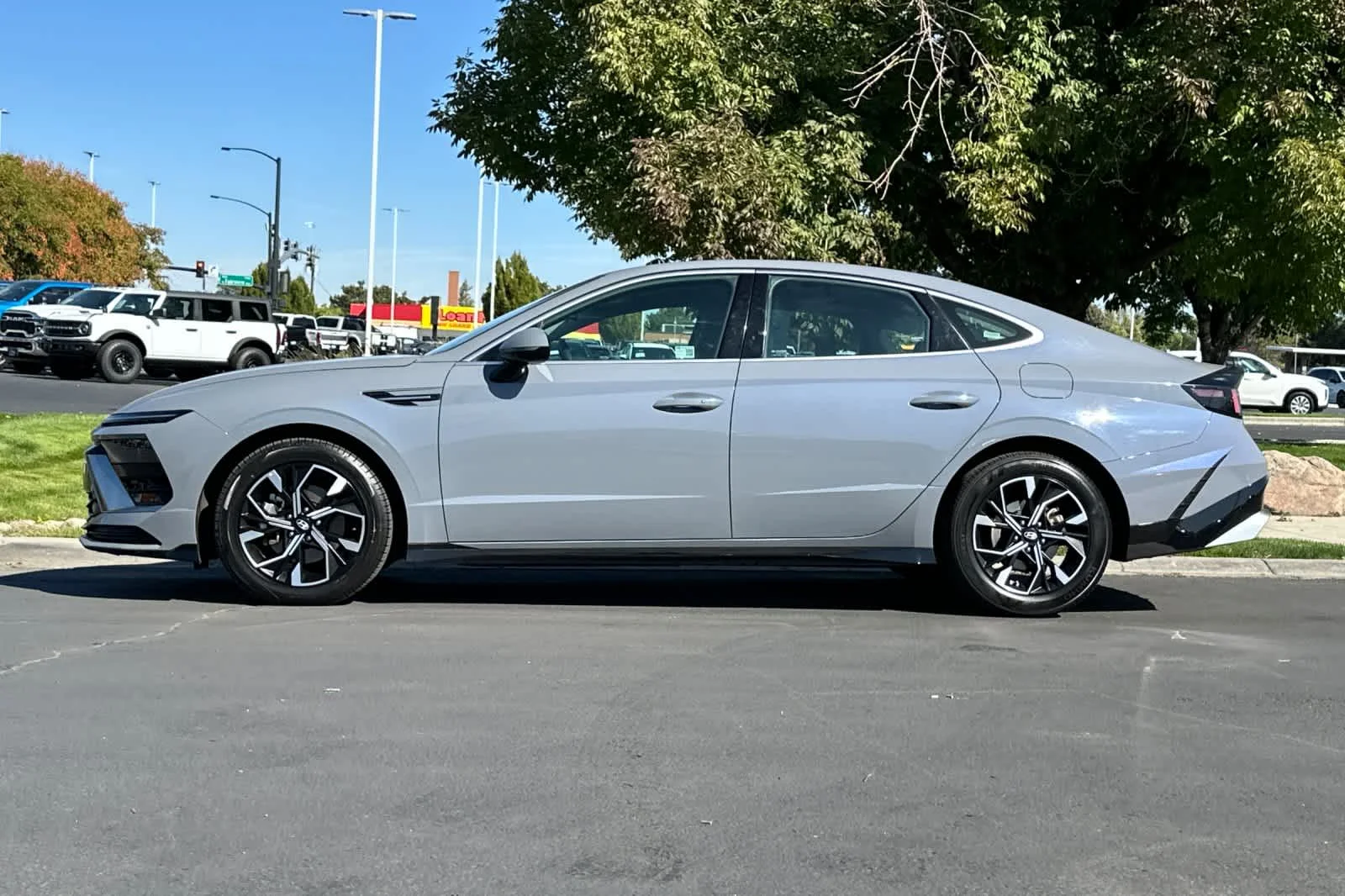 Certified Used 2025 Blue Hyundai SEL image 5