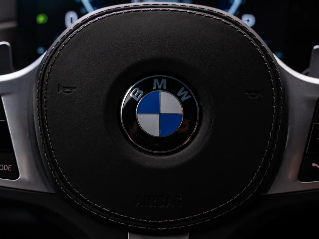 Used 2025 Mineral White Metallic BMW xDrive40i image 32