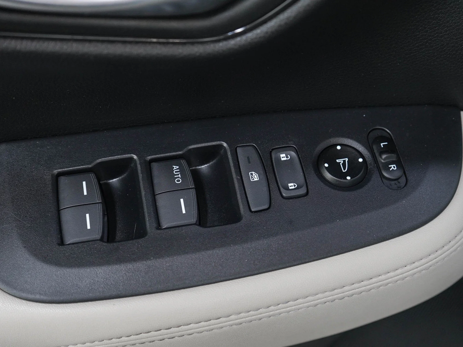 Used 2024  Honda 5D WAGON LX AWD image 21