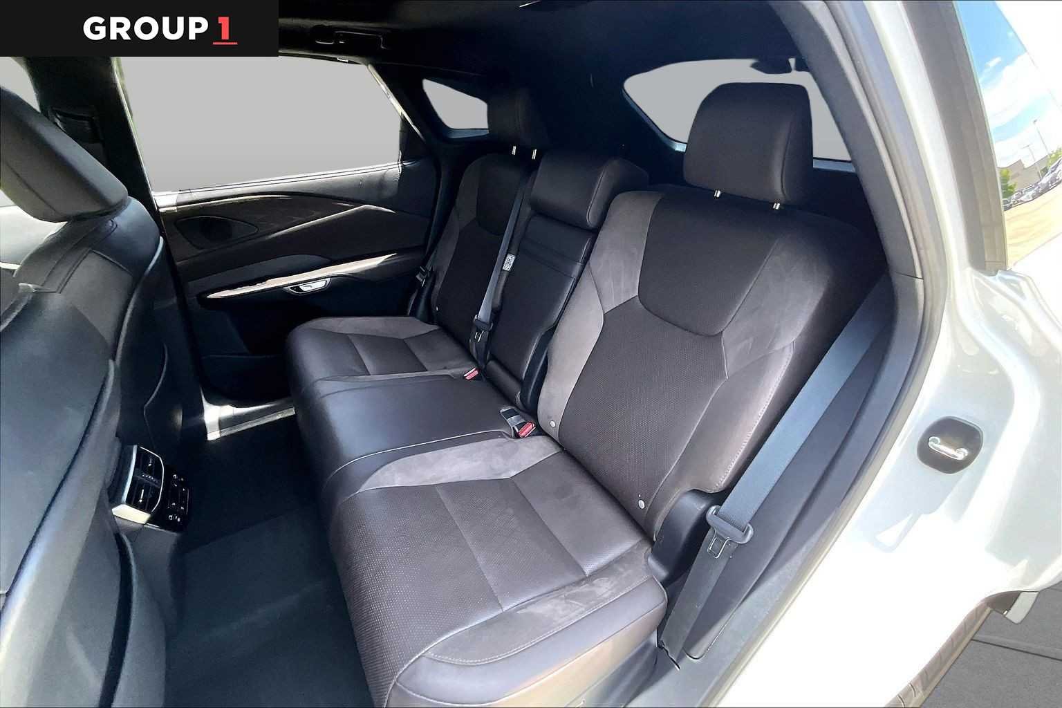 Used 2023 Eminent White Pearl Lexus Luxury image 18