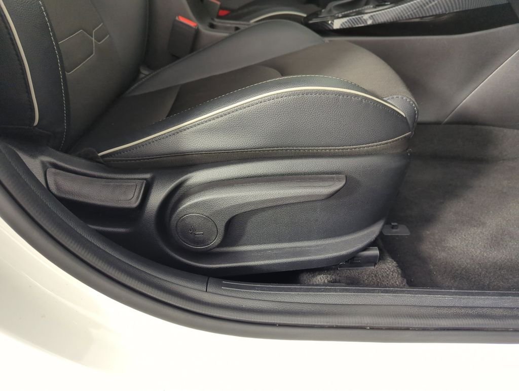 Used 2023 White Kia GT-Line image 38