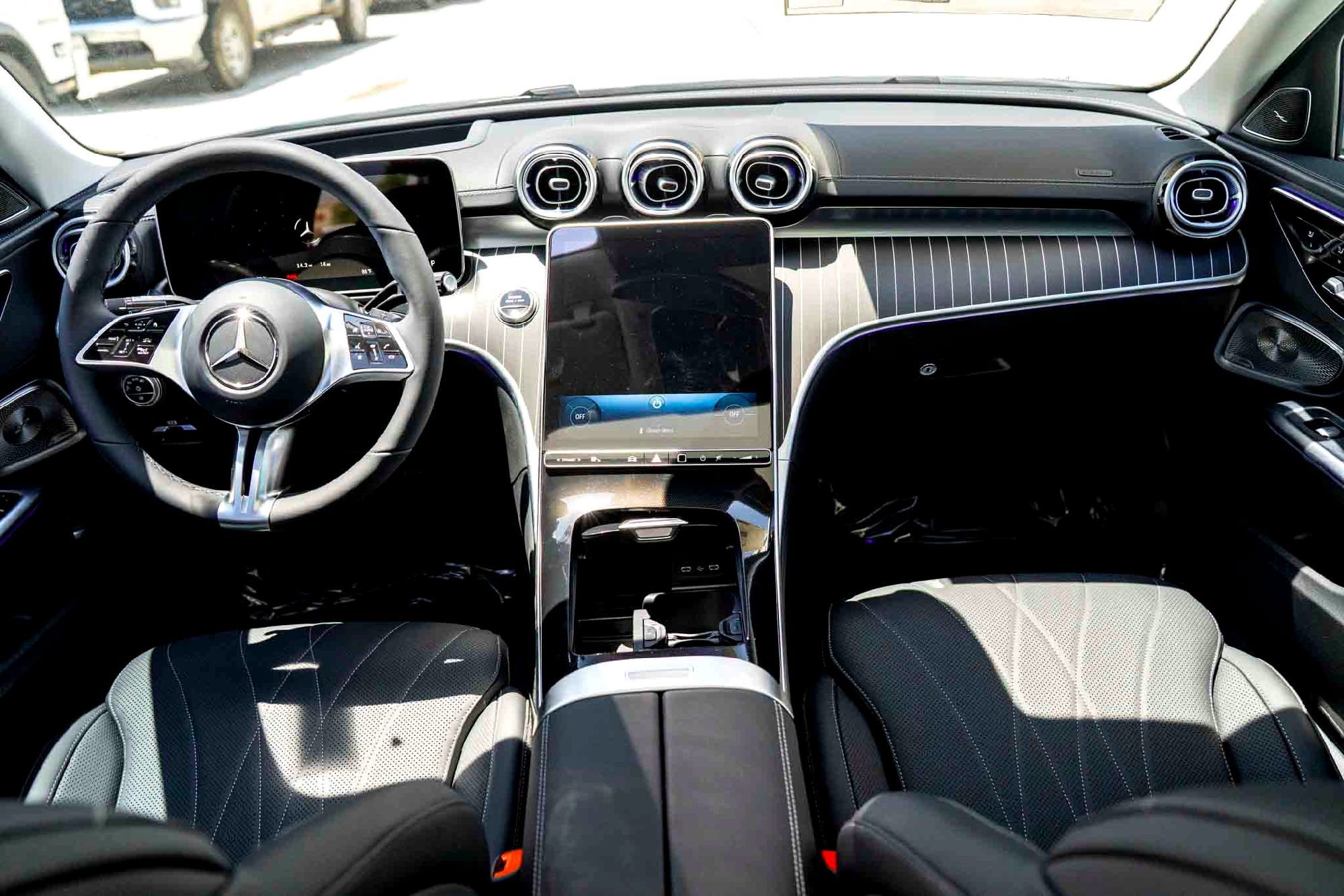 New 2026 MANUFAKTUR Moonlight White Metallic Mercedes-Benz C 300 image 45
