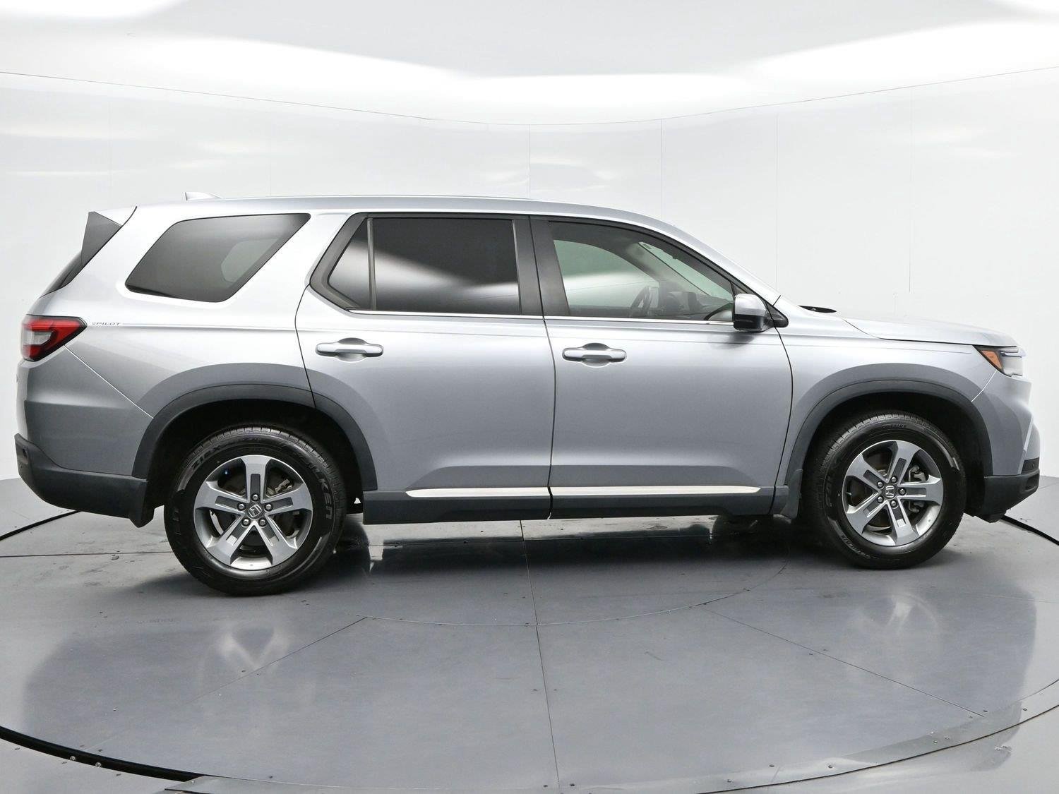 Used 2024 Lunar Silver Metallic Honda EX-L image 8