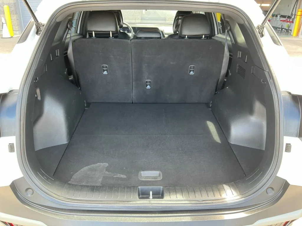 Used 2023 White Kia X-Line image 12