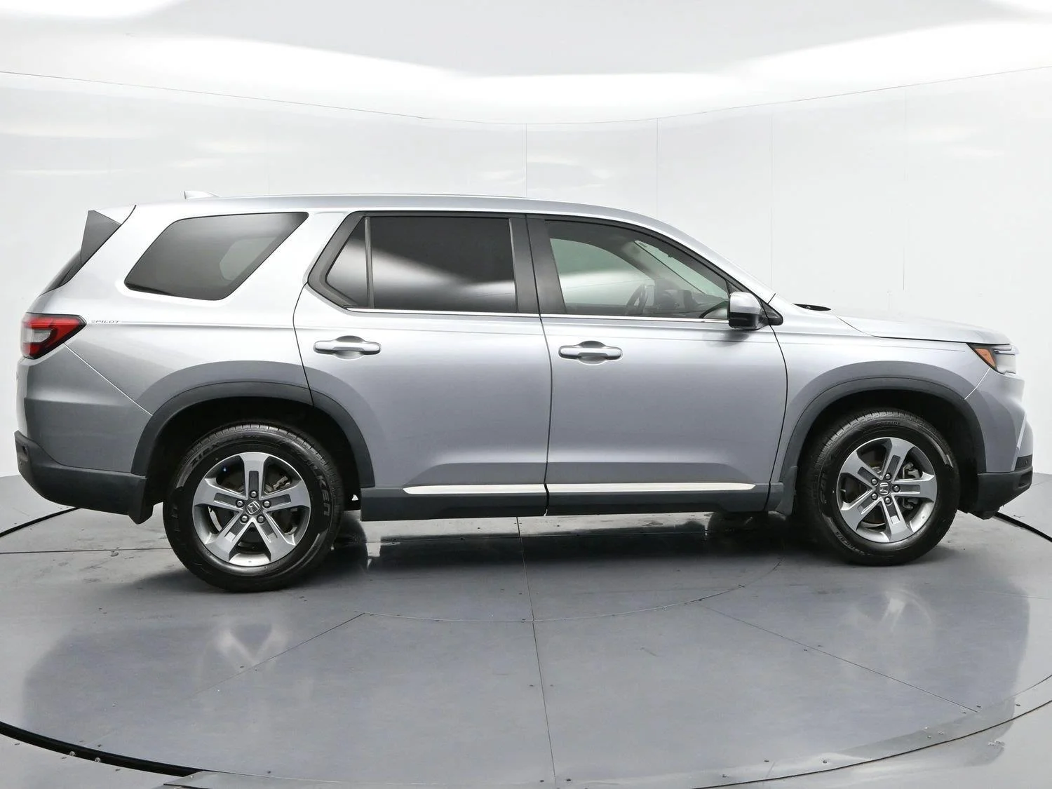 Used 2024 Lunar Silver Metallic Honda EX-L image 8