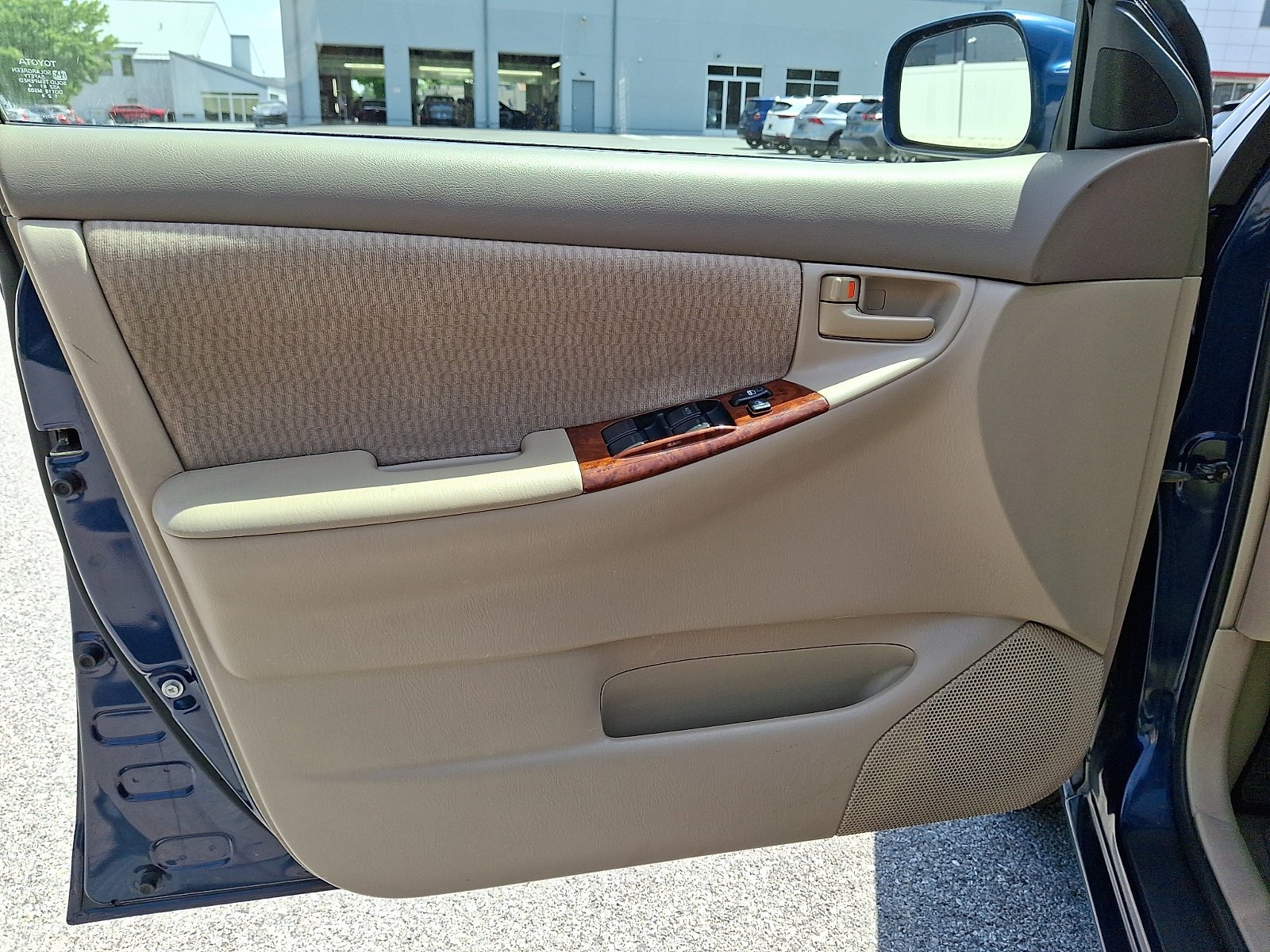 Used 2005 Indigo Ink Pearl Toyota LE image 14