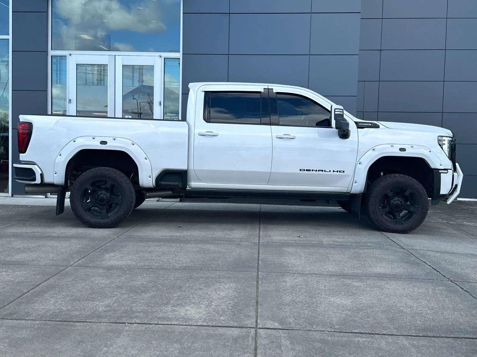 Used 2024 White Frost GMC Denali Ultimate image 2
