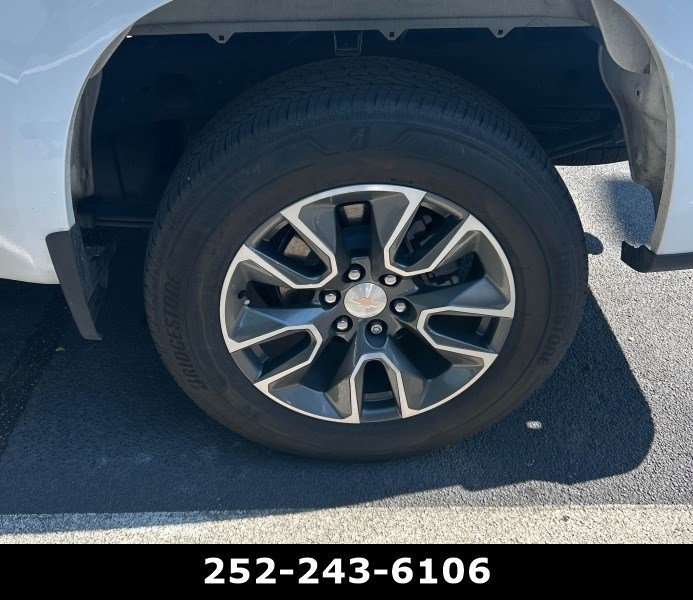 Used 2024 Summit White Chevrolet LT image 5