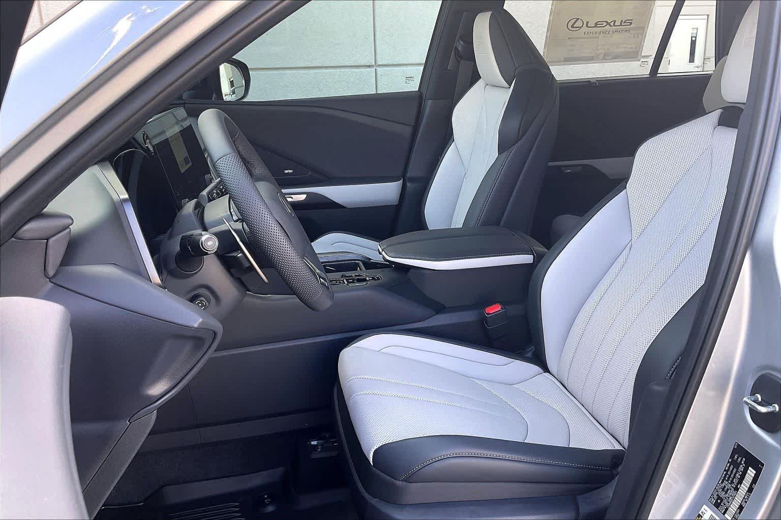 2026 Lexus TX 500h F-Sport Premium - Photo 9