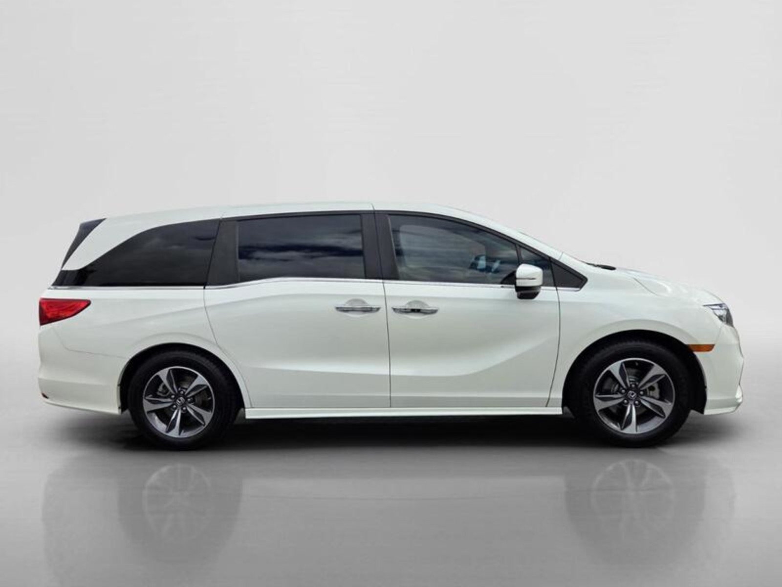 Used 2018 PEARL WHITE Honda Touring image 6