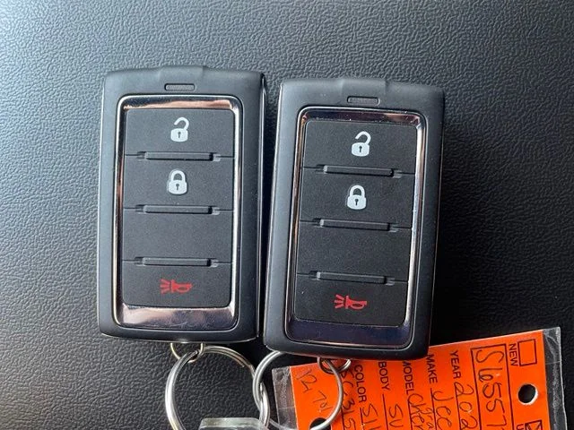 Used 2025 Silver Jeep Laredo image 30