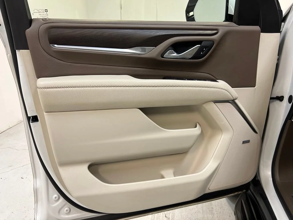 Used 2024 White Frost Tricoat GMC Denali image 14