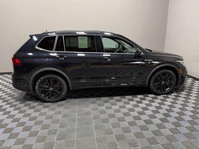 Certified Used 2022 Deep Black Pearl Effect Volkswagen 2.0T SE R-Line Black image 7
