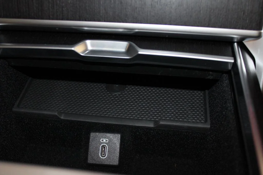 New 2026 Santorini Black Land Rover SE image 36