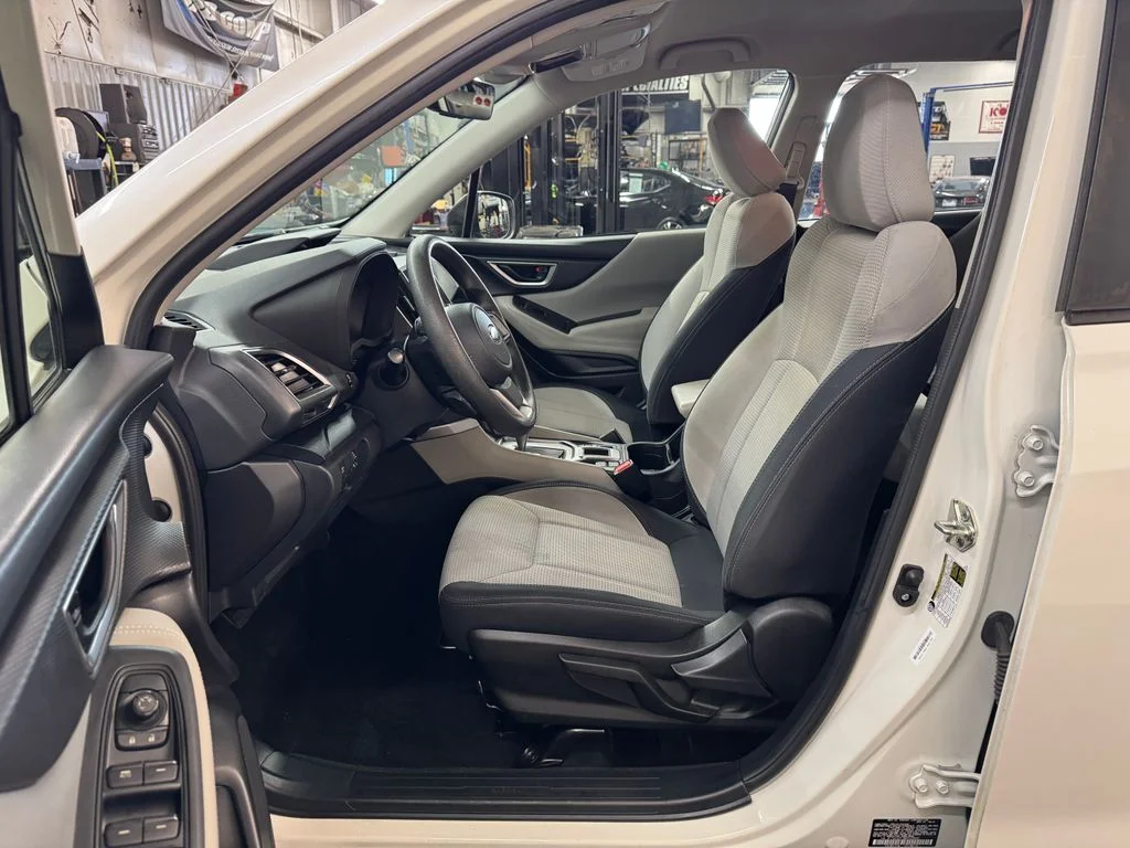Used 2021 White Subaru Base image 18