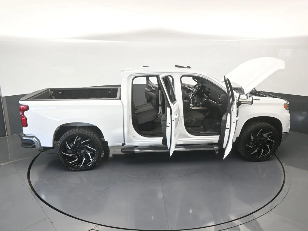 Used 2026 Summit White Chevrolet LT image 71