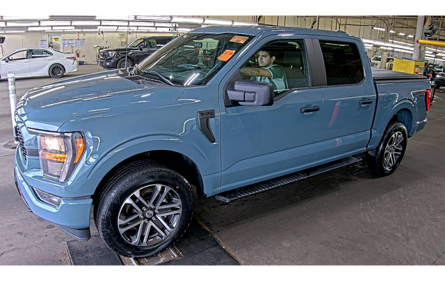 Used 2023 Blue Ford XL image 1