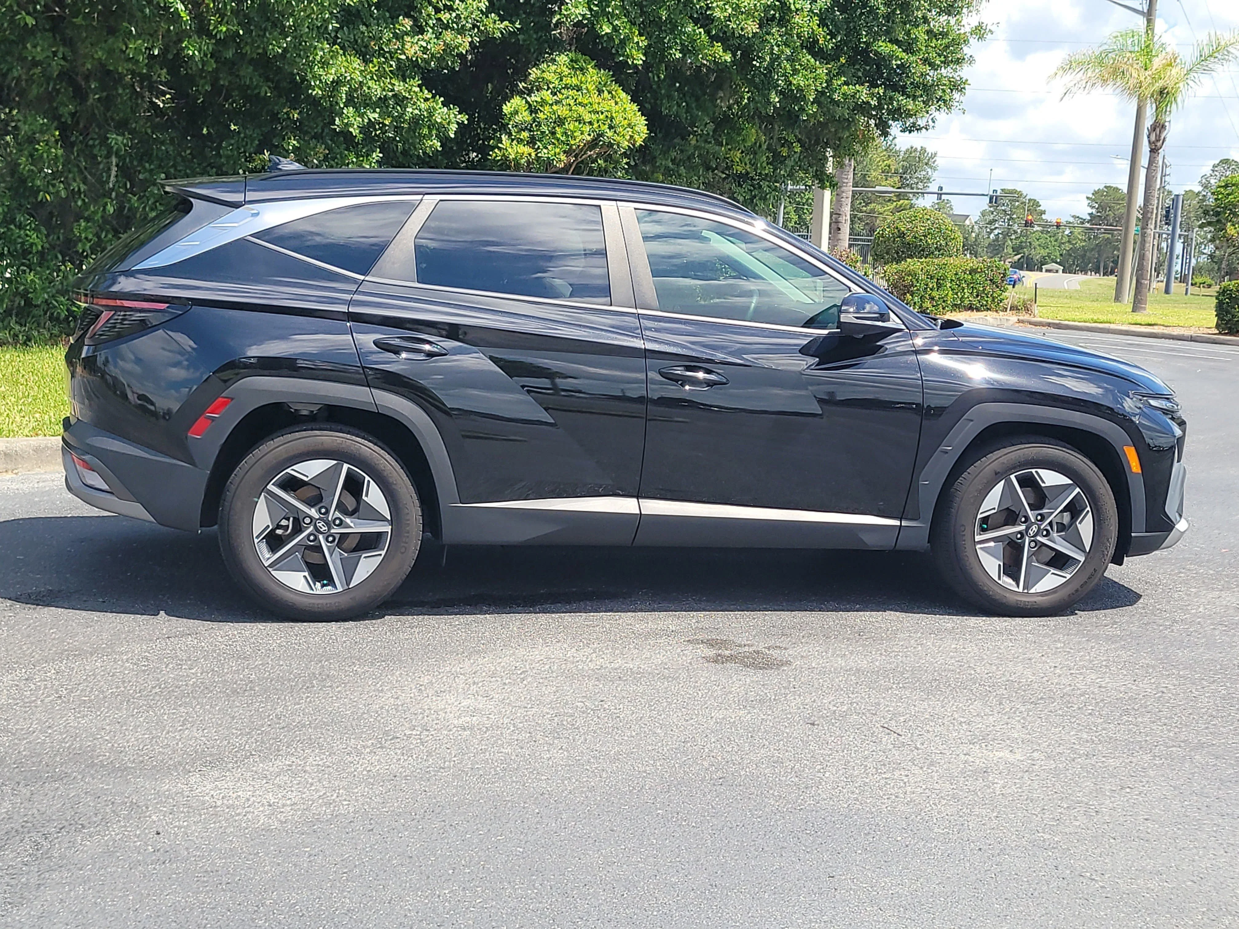 Used 2025 Phantom Black Hyundai SEL Convenience image 7