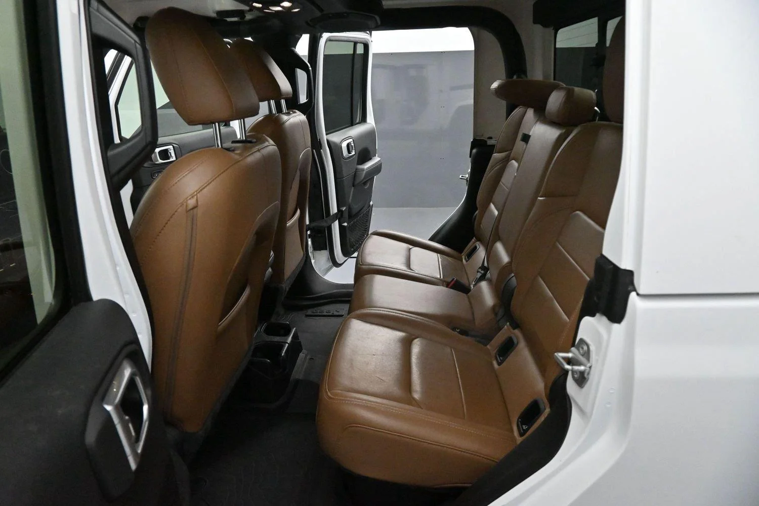 Used 2020 Bright White Clearcoat Jeep Overland image 27