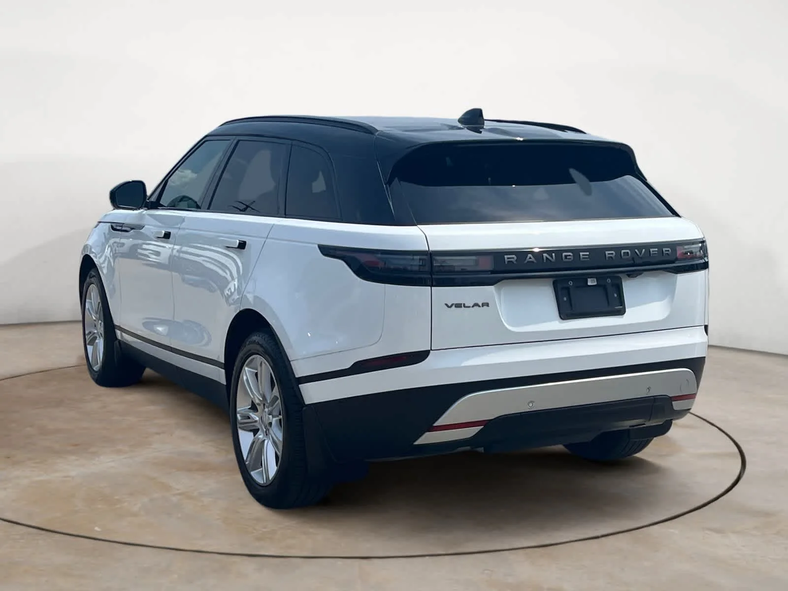 Certified Used 2026 Fuji White Land Rover S image 3