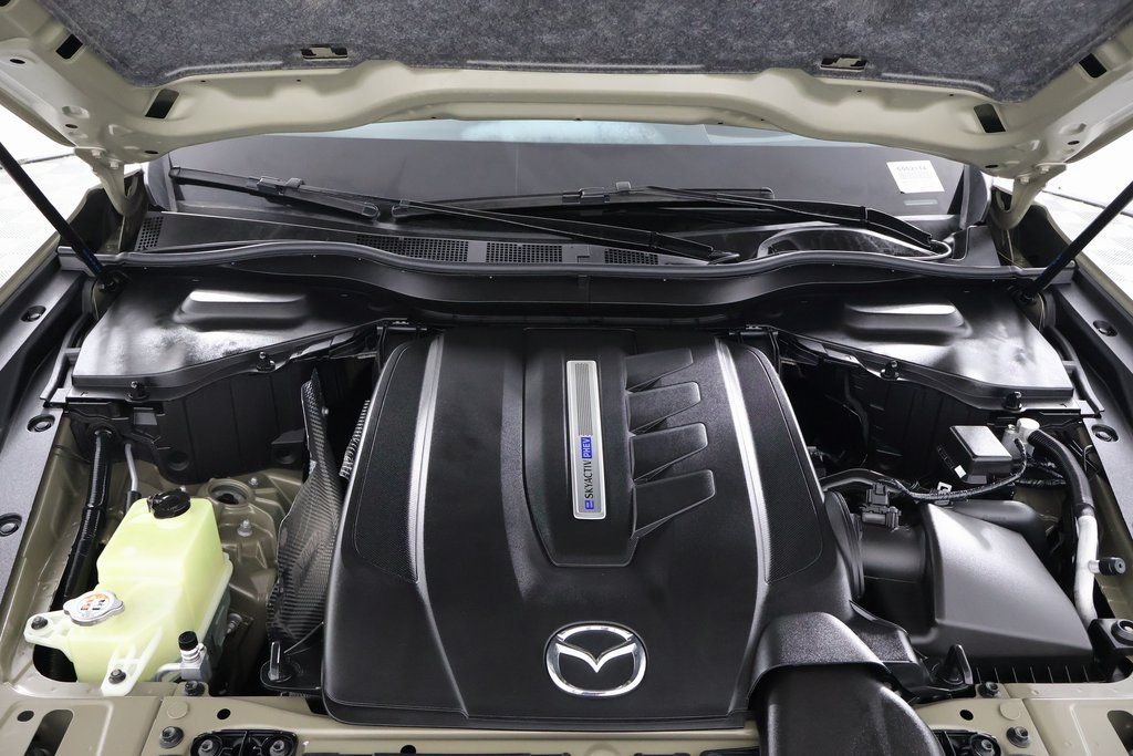 Certified Used 2025  Mazda Premium Plus image 16