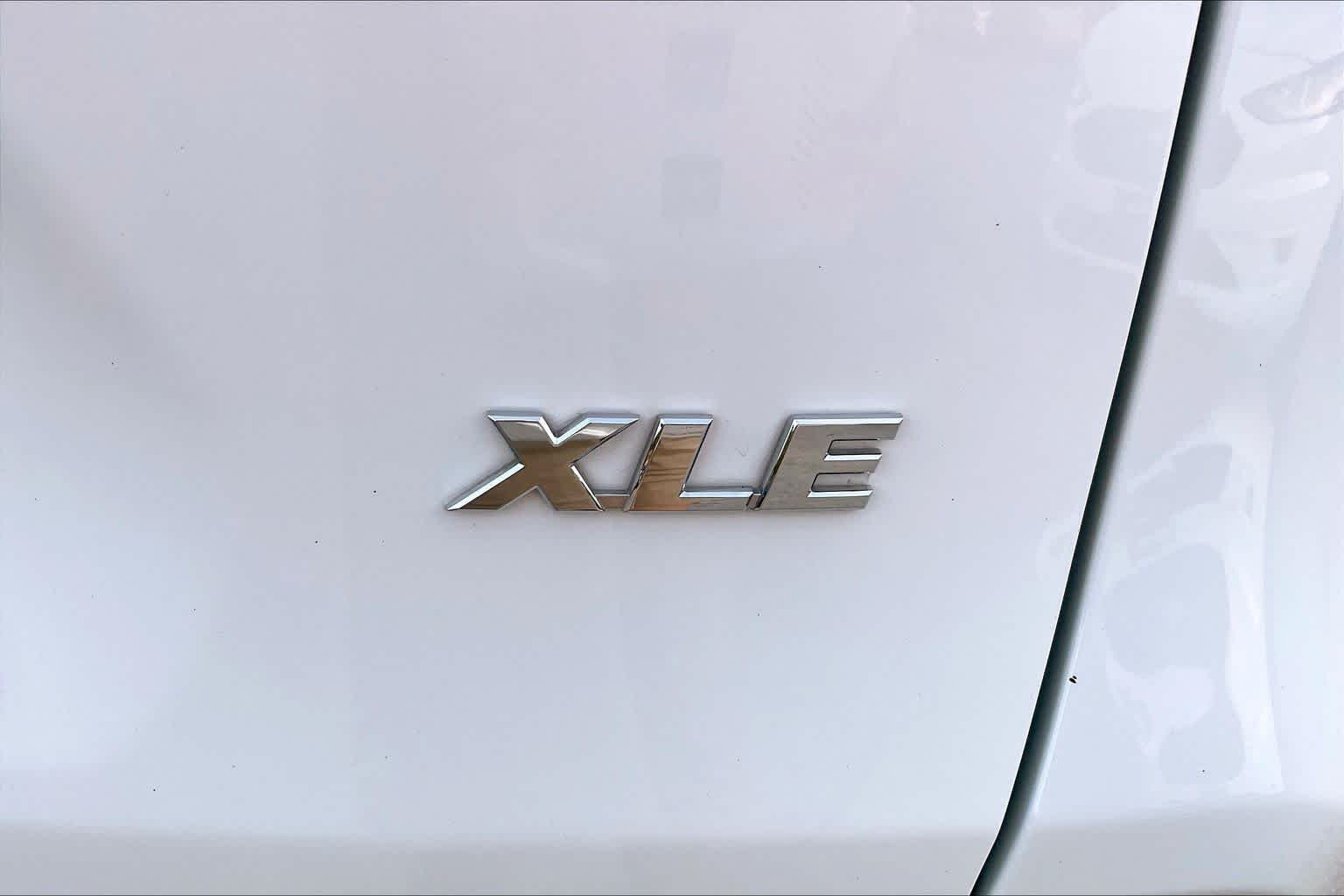 Used 2025 Ice Cap Toyota XLE image 10