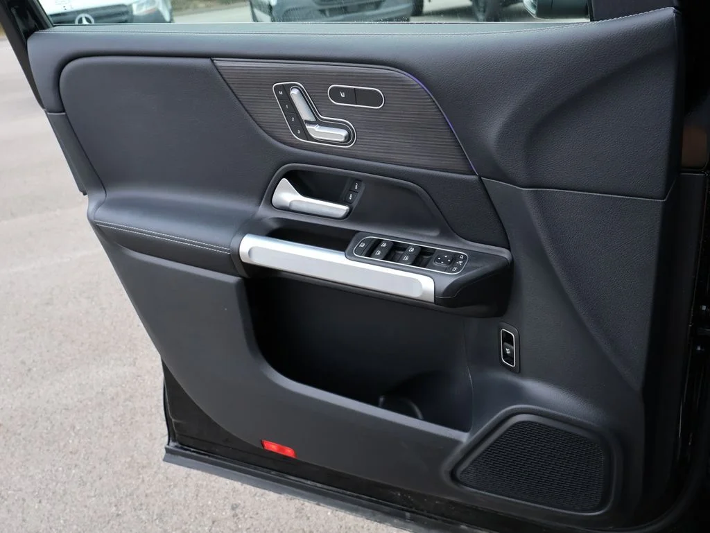 Used 2023 Night Black Mercedes-Benz GLB 250 image 36