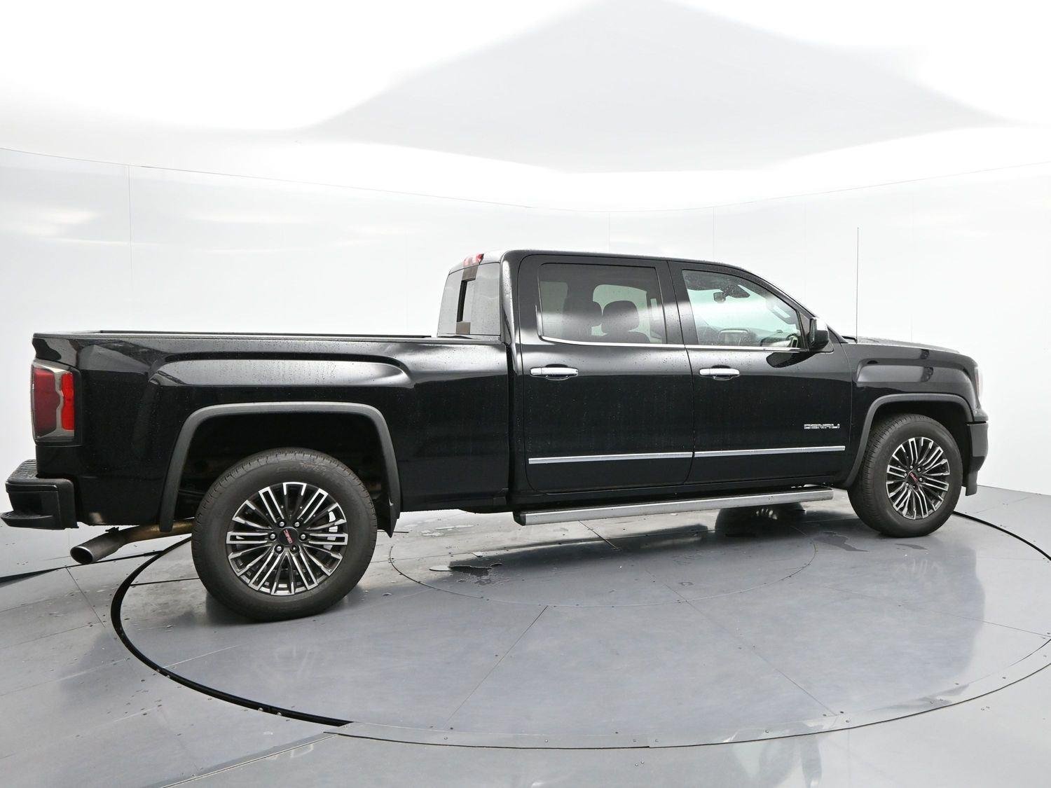 Used 2017 ONYX BLACK GMC Denali image 8