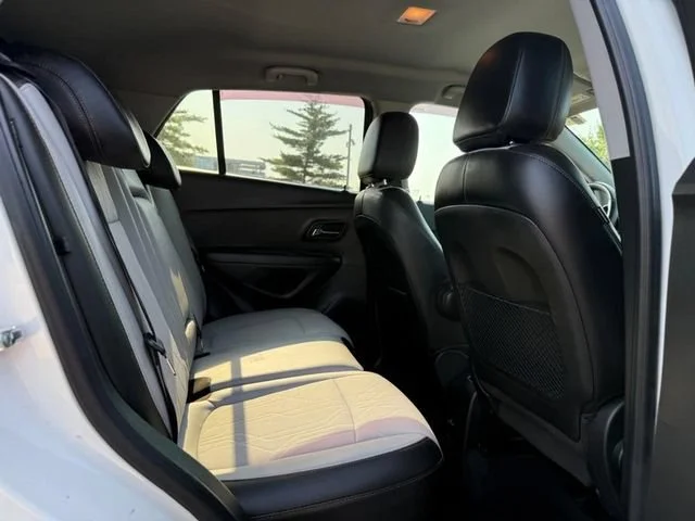 Used 2021 IRIDESCENT PEARL TRICOAT Chevrolet LT image 10