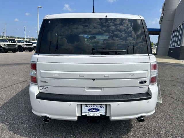 Used 2016 White Ford SEL image 4