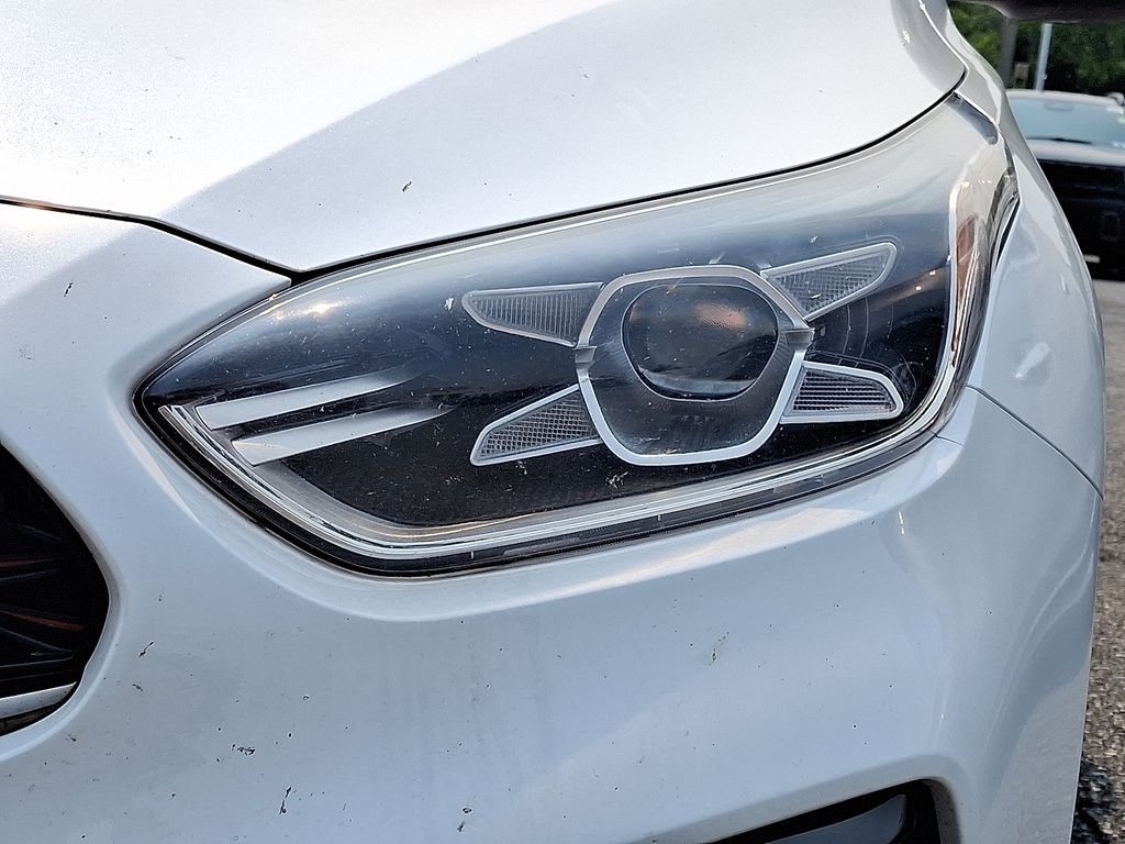 Used 2021 White Kia GT image 9