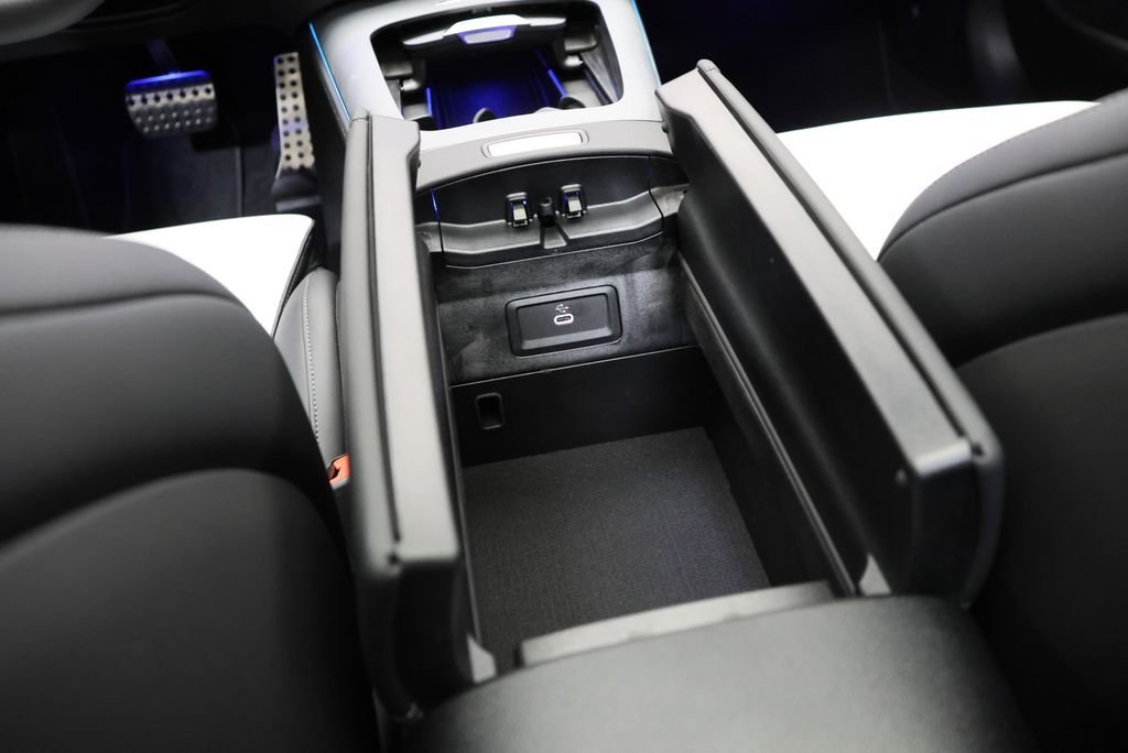 New 2026 Moonlight White Magno Mercedes-Benz E 53 AMG® image 29