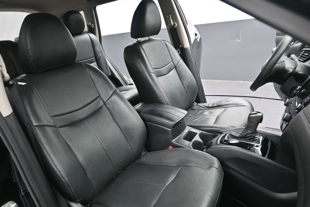Used 2020 Black Nissan S image 29
