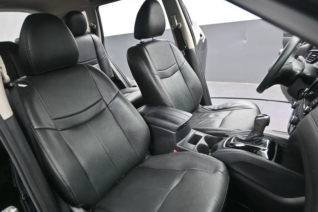 Used 2020 Black Nissan S image 29