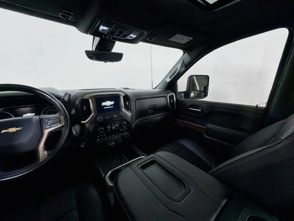 Used 2022 White Chevrolet High Country image 22