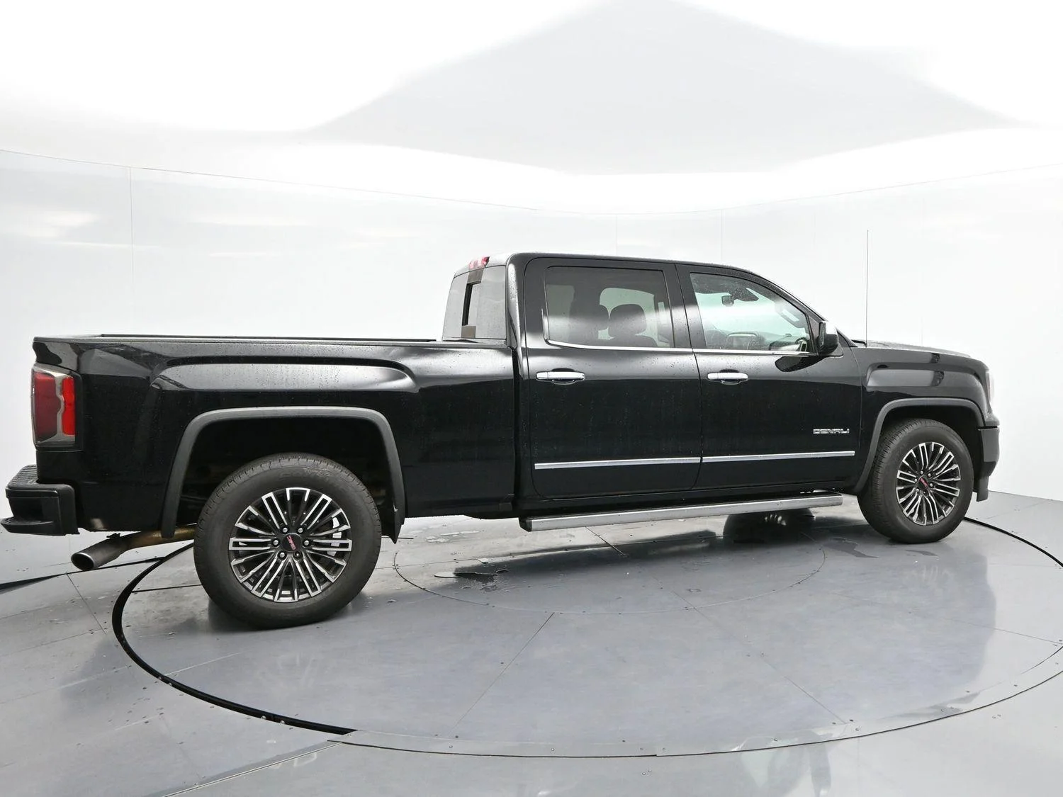 Used 2017 ONYX BLACK GMC Denali image 8
