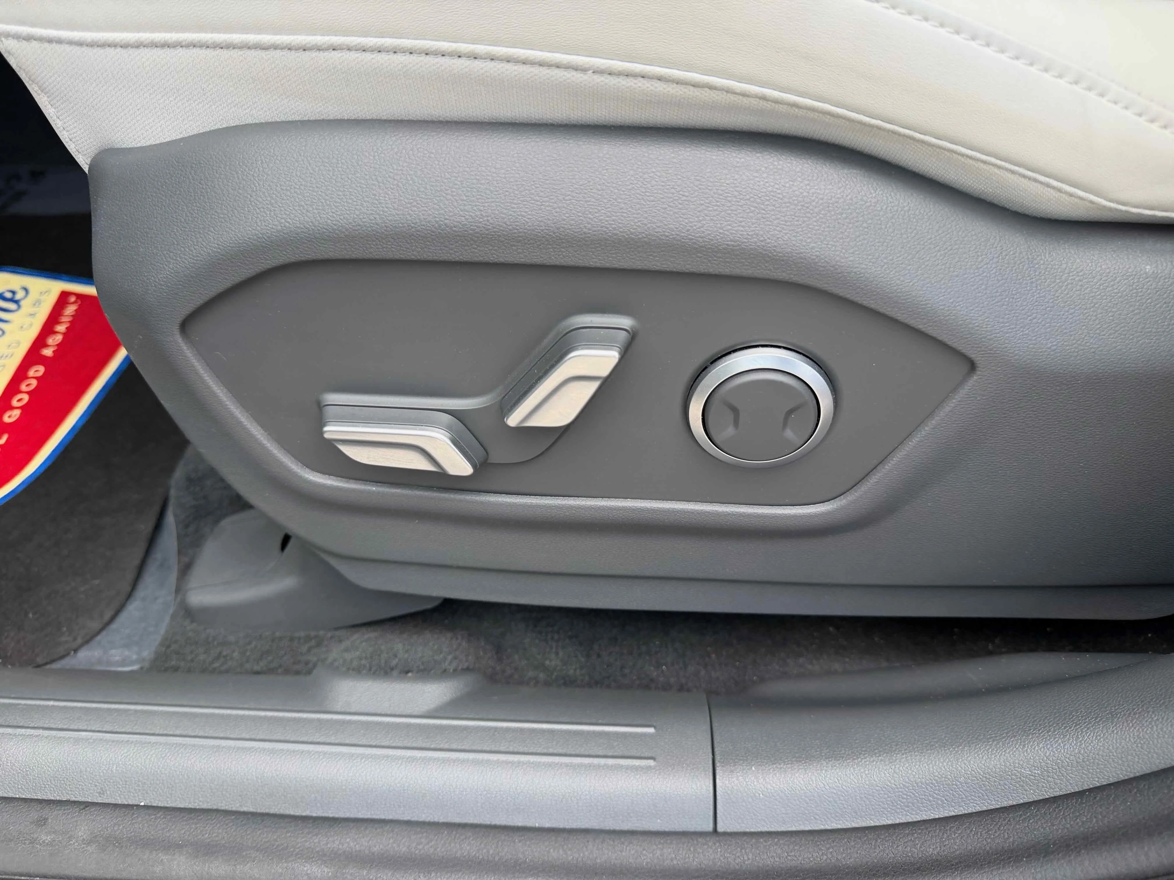 Used 2025 Rockwood Green Hyundai SEL image 12
