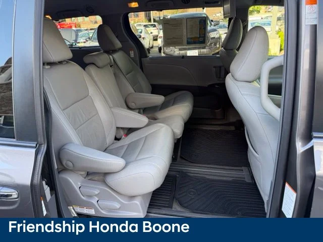 Used 2018 Gray Toyota XLE Premium image 45