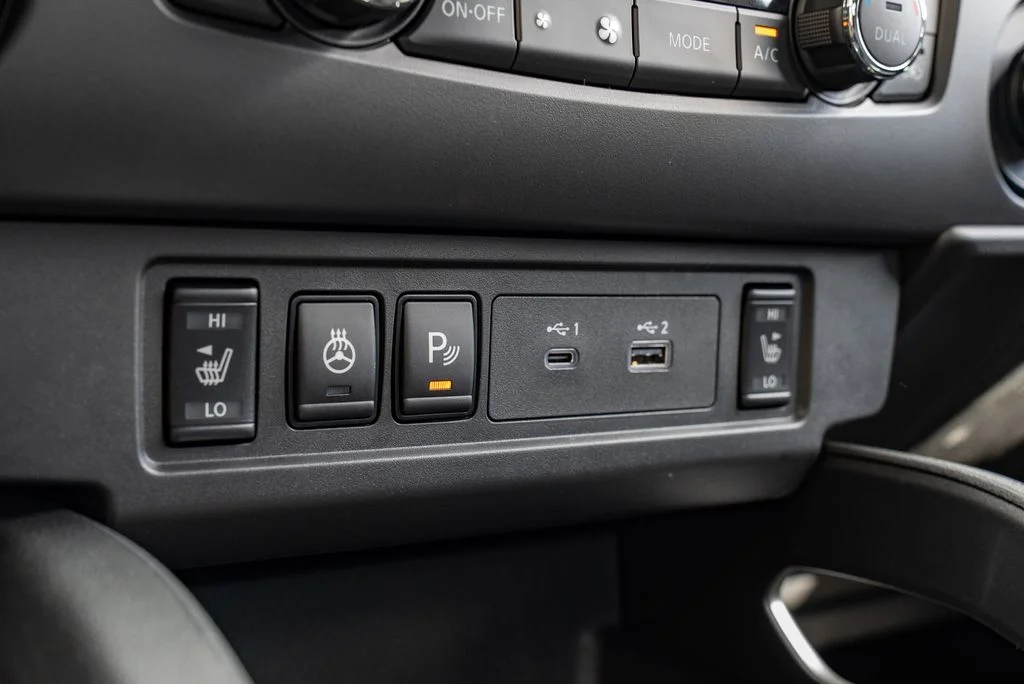 New 2026 Glacier White Nissan Crew Cab SV image 19