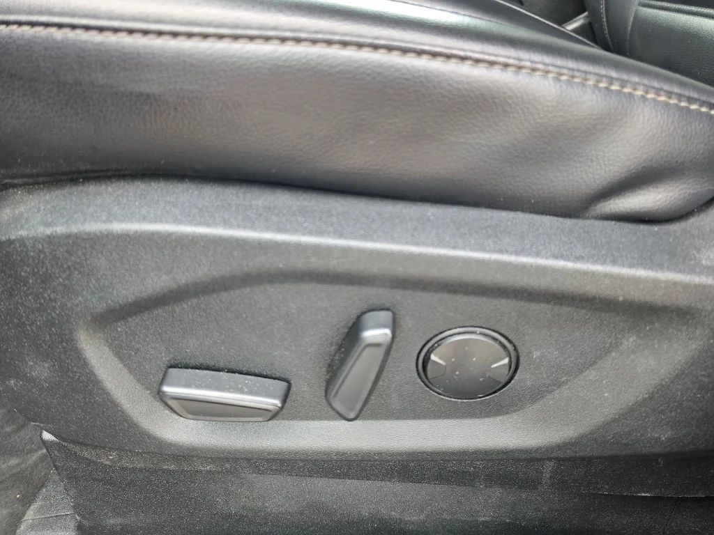 Used 2022 Agate Black Metallic Ford SEL image 16