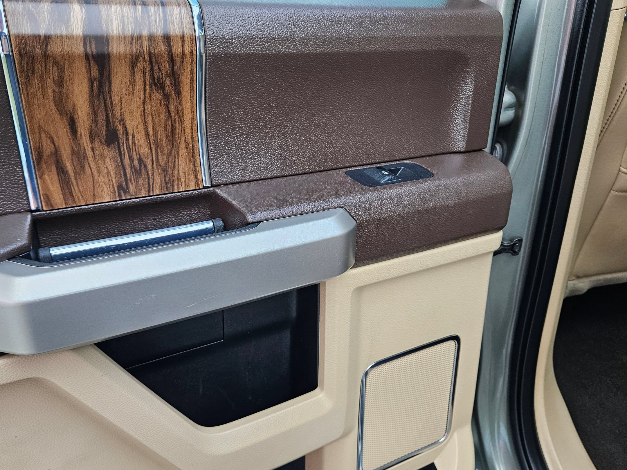 Used 2019 Silver Spruce Metallic Ford LARIAT image 24