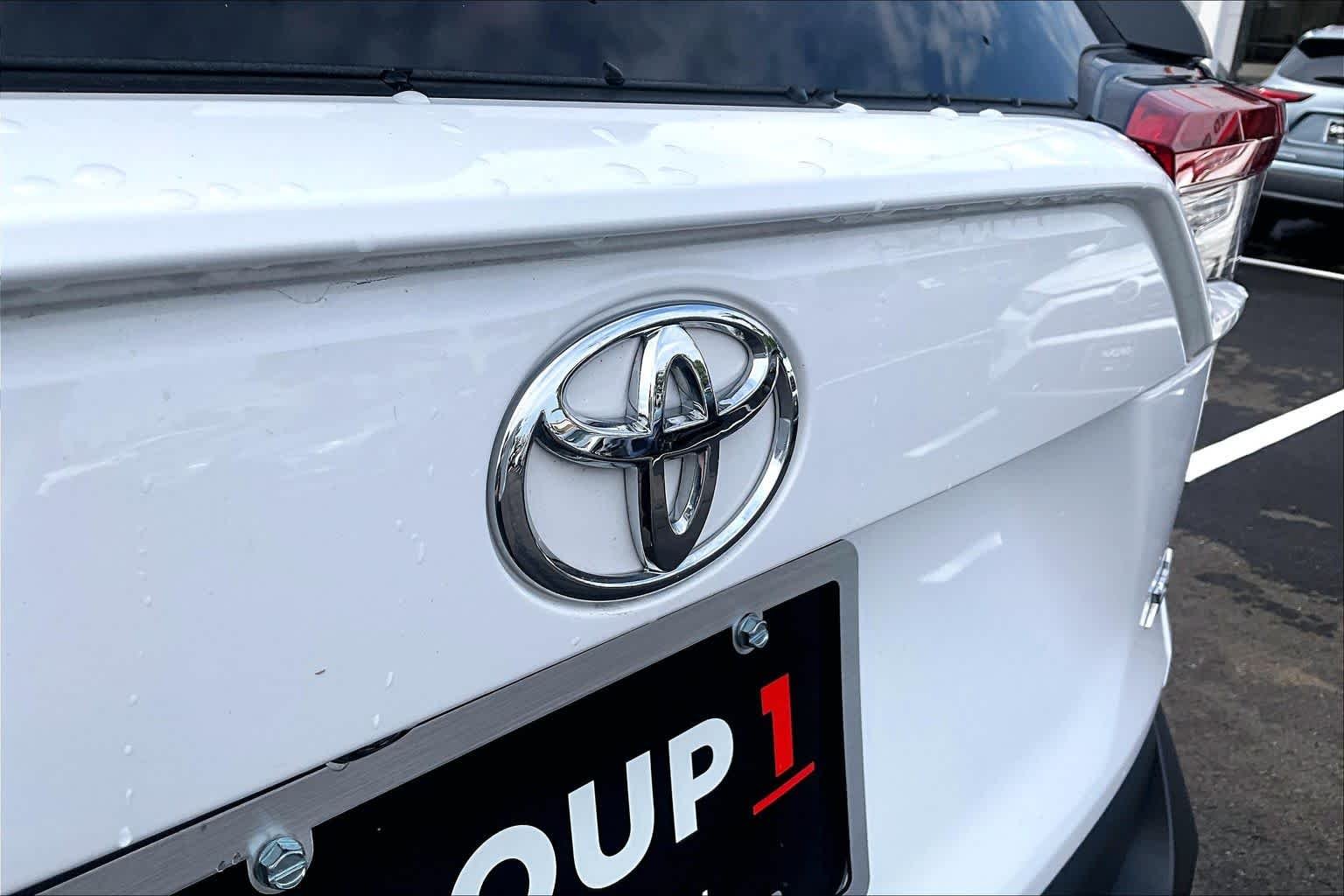 Used 2025 Ice Cap Toyota XLE image 54